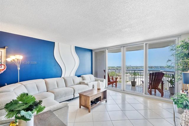 18031 Biscayne Boulevard #1401, Aventura