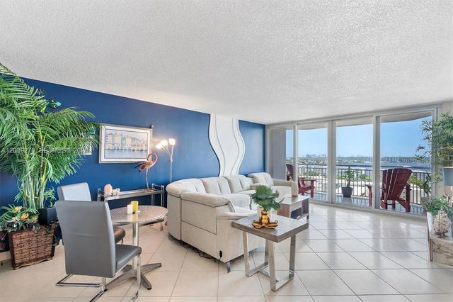 2 of 54 - 18031 Biscayne Boulevard #1401, Aventura, FL