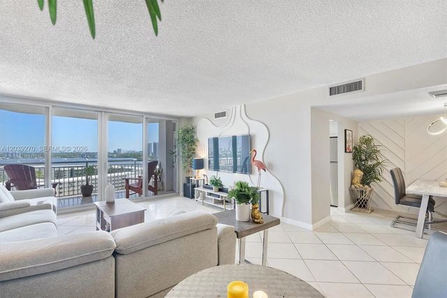 4 of 54 - 18031 Biscayne Boulevard #1401, Aventura, FL