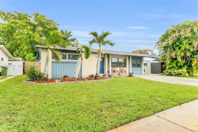 551 Nw 99th Way, Pembroke Pines