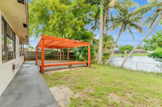4 of 44 - 551 Nw 99th Way, Pembroke Pines, FL