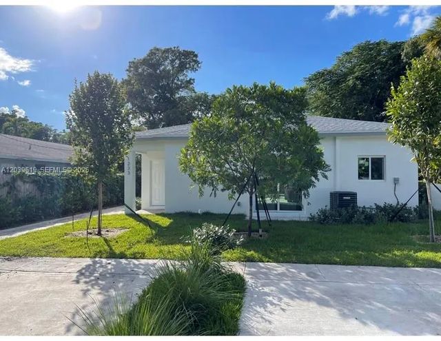 4 of 11 - 920 Nw 81st Street, Miami, FL