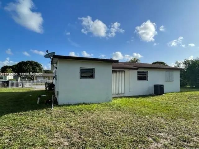 4 of 7 - 2730 Nw 208th Terrace, Miami Gardens, FL