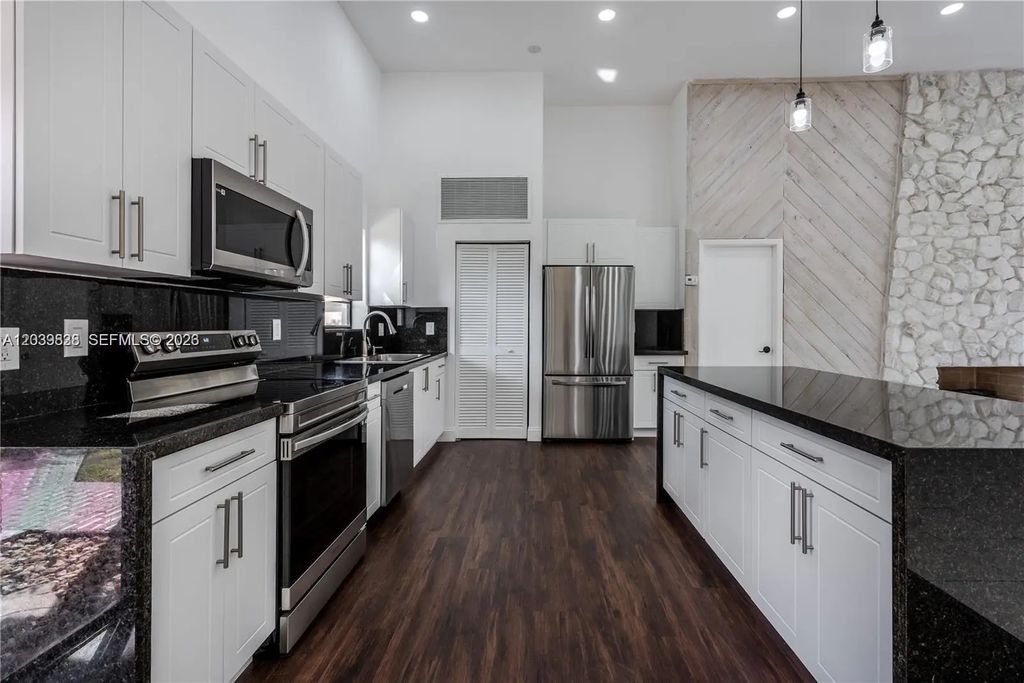 601 Leslie Drive, Hallandale Beach