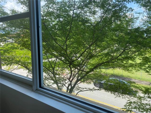 5 of 21 - 1607 Ponce De Leon Boulevard #201, Coral Gables, FL