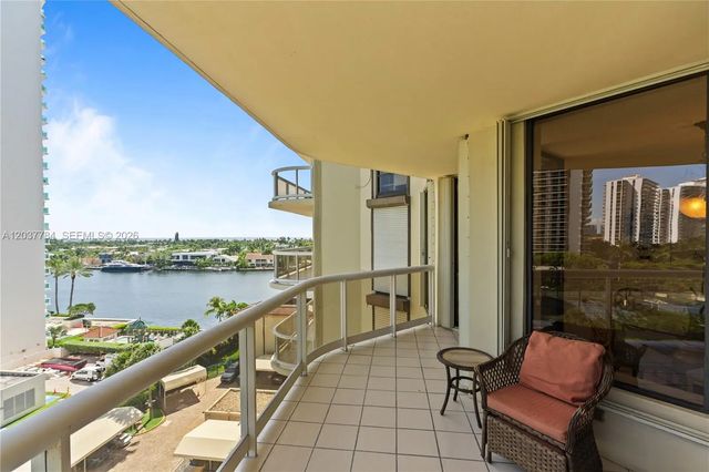 4 of 92 - 20191 E Country Club Drive #803, Aventura, FL
