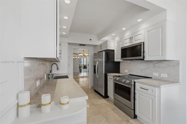 5 of 92 - 20191 E Country Club Drive #803, Aventura, FL