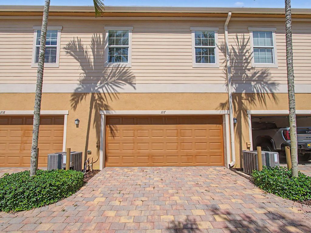 118 Black Ironwood Road #107, Jupiter