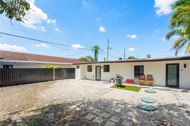 4 of 15 - 3040 Nw 93rd Street, Miami, FL