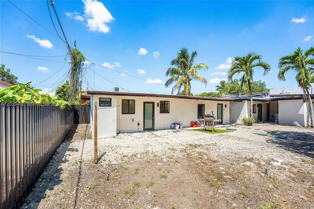 5 of 15 - 3040 Nw 93rd Street, Miami, FL