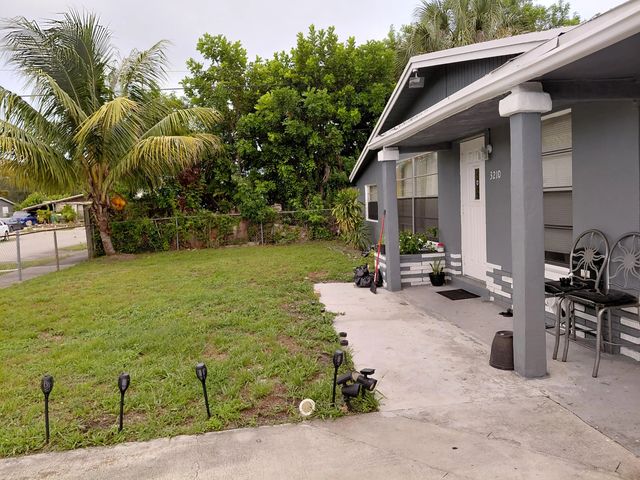 3210 Nw 18th Place, Lauderhill