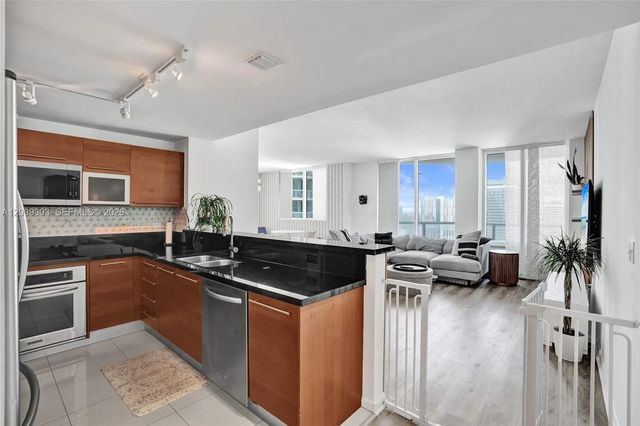3 of 52 - 244 Biscayne Boulevard #3409, Miami, FL