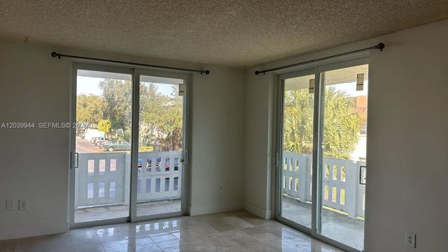 2 of 23 - 919 Hillcrest Drive #201, Hollywood, FL
