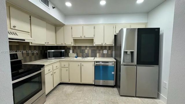 3 of 23 - 919 Hillcrest Drive #201, Hollywood, FL