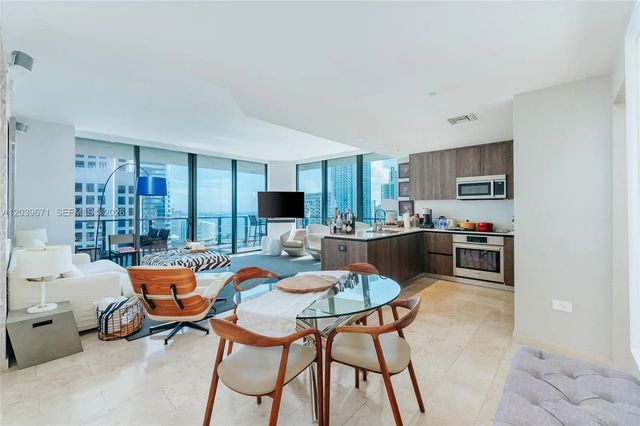 4 of 21 - 68 Se 6th Street #2601, Miami, FL