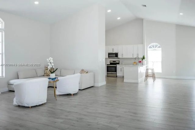 2 of 11 - 8325 Nw 161st Terrace, Miami Lakes, FL