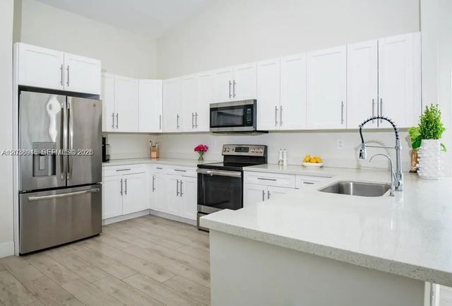 4 of 11 - 8325 Nw 161st Terrace, Miami Lakes, FL