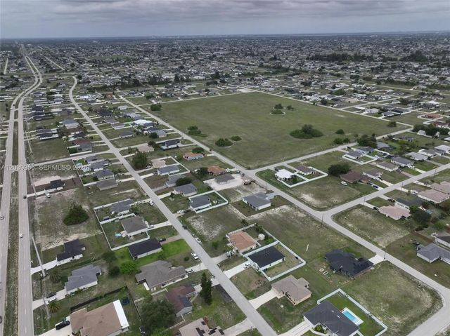 4 of 34 - 530 Nw 23rd Terrace, Cape Coral, FL