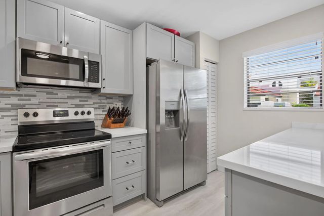 3 of 27 - 539 Nw 36th Avenue, Deerfield Beach, FL