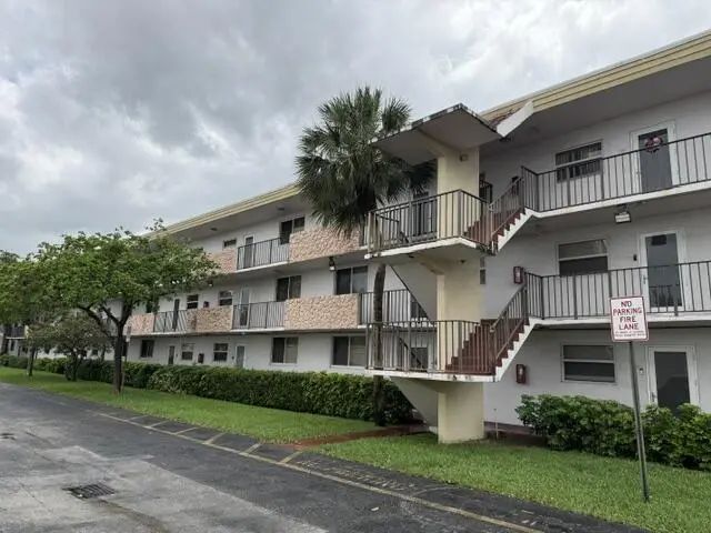 6005 Del Lago Circle #305, Sunrise