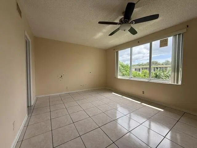 5 of 22 - 6005 Del Lago Circle #305, Sunrise, FL