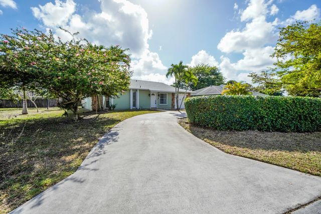 120 Swan Parkway W, Royal Palm Beach