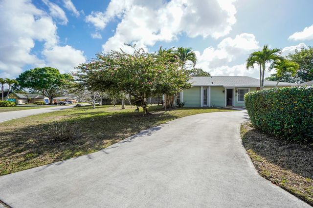 2 of 27 - 120 Swan Parkway W, Royal Palm Beach, FL