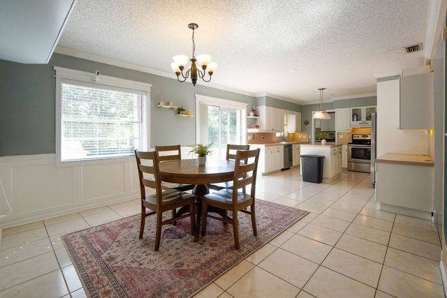 5 of 27 - 120 Swan Parkway W, Royal Palm Beach, FL