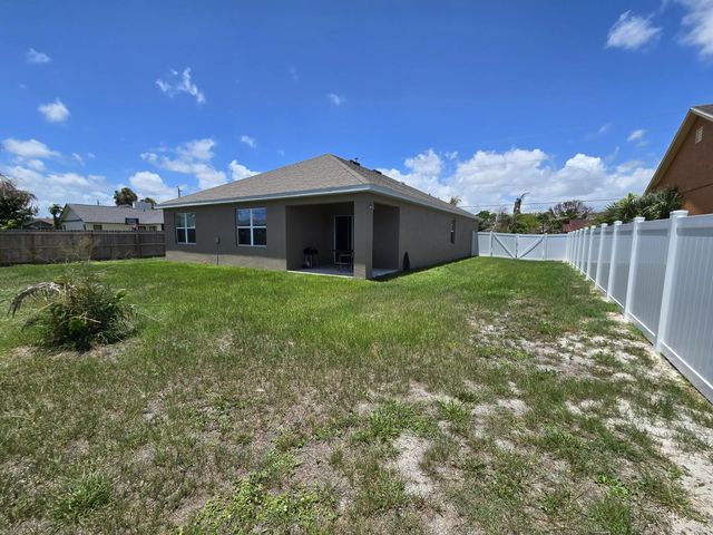 4 of 21 - 2101 Se Floresta Drive, Port St. Lucie, FL
