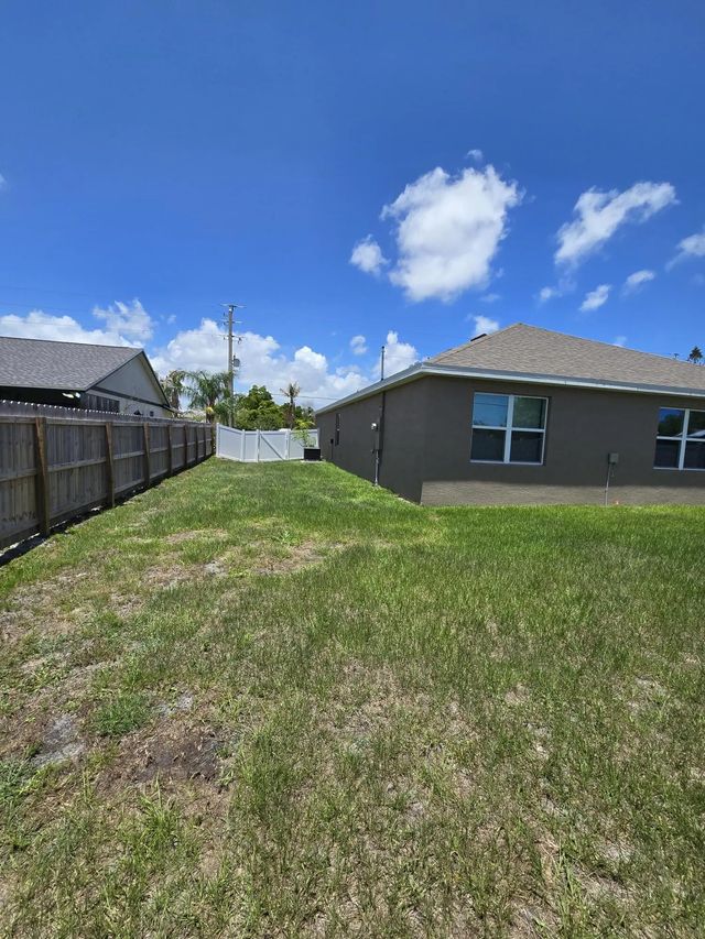 5 of 21 - 2101 Se Floresta Drive, Port St. Lucie, FL
