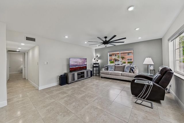 3 of 34 - 9 Ne 19th Court #c112, Wilton Manors, FL