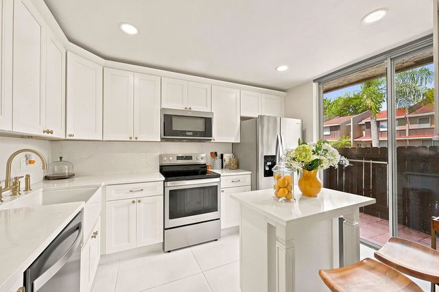 1227 Sussex Drive, North Lauderdale