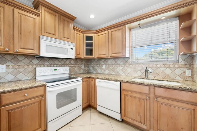 4 of 14 - 2748 Ne 28th Avenue #20, Lighthouse Point, FL