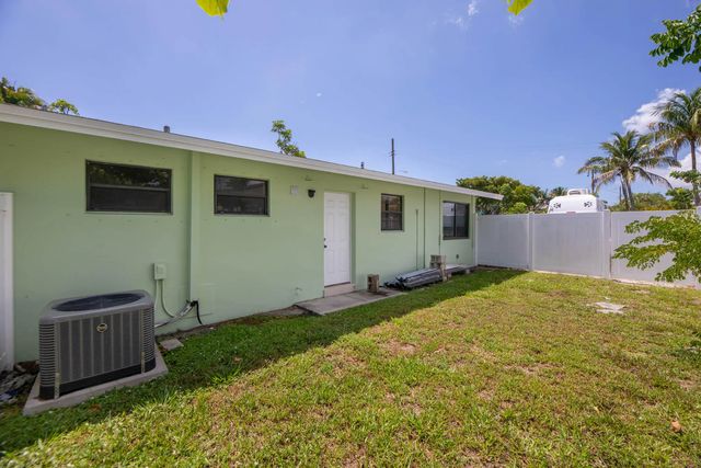 4 of 15 - 805 Ne 40th Street #1-3, Oakland Park, FL