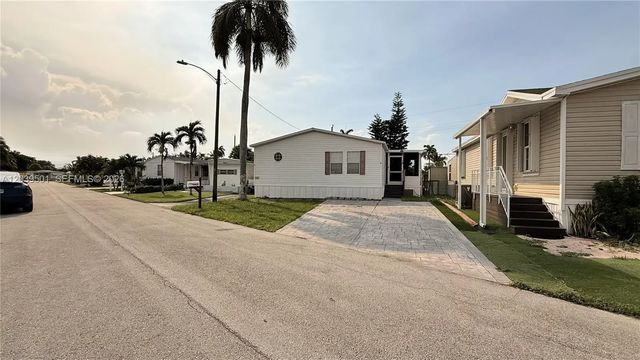 8631 Sw 18th Place, Davie