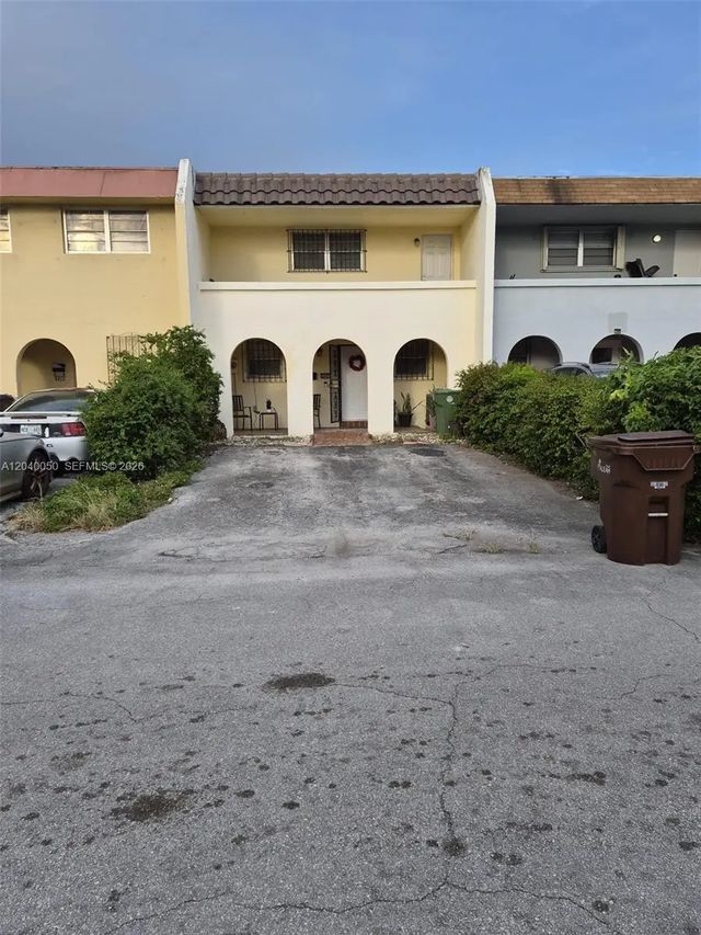 6945 W 2nd Way, Hialeah
