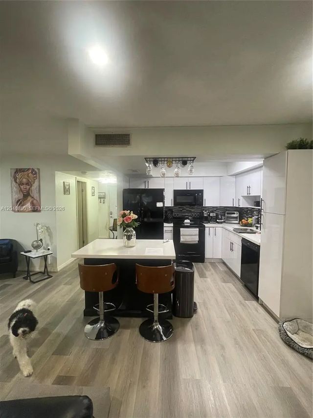 4 of 25 - 6945 W 2nd Way, Hialeah, FL
