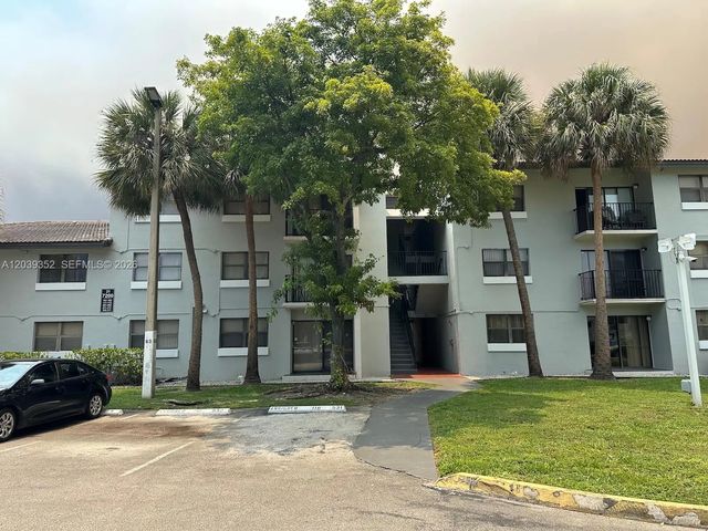 7200 Nw 179th Street #311, Hialeah