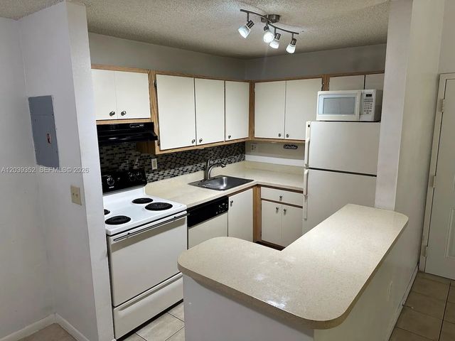 3 of 22 - 7200 Nw 179th Street #311, Hialeah, FL