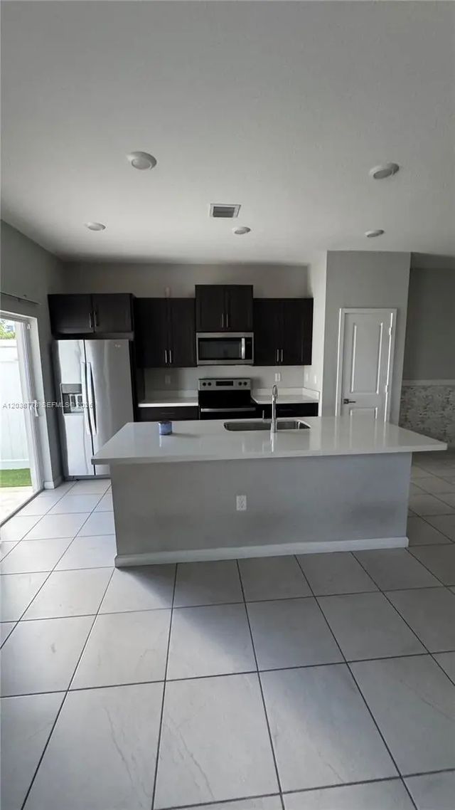 4 of 39 - 834 Se 16th Court, Homestead, FL
