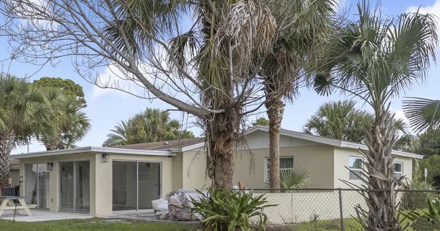 5 of 27 - 371 W 34th Street, Riviera Beach, FL