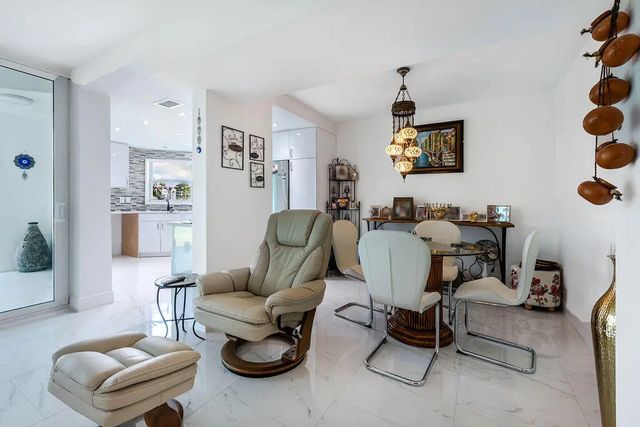 3 of 35 - 3661 Via Poinciana Road #206, Lake Worth, FL