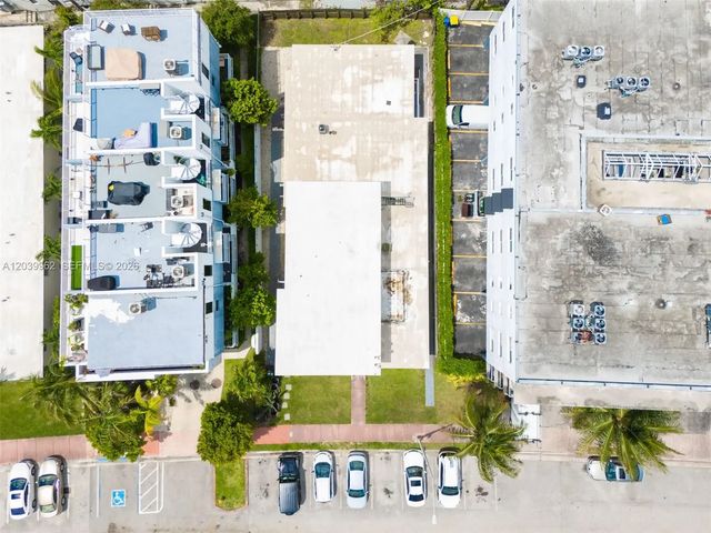 4 of 33 - 1980 Biarritz Drive, Miami Beach, FL