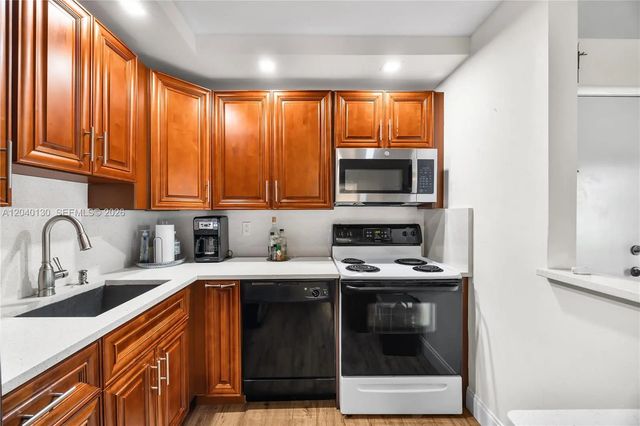 3 of 45 - 9999 N Belfort Circle #101, Tamarac, FL