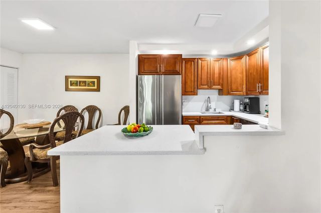 5 of 45 - 9999 N Belfort Circle #101, Tamarac, FL