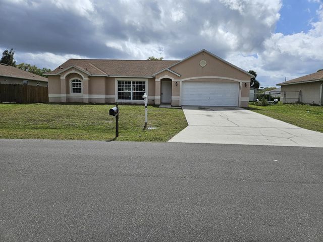 570 Ontario Street Nw, Palm Bay