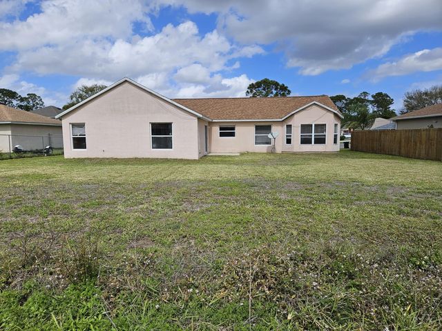2 of 18 - 570 Ontario Street Nw, Palm Bay, FL