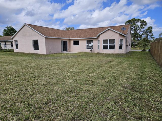 3 of 18 - 570 Ontario Street Nw, Palm Bay, FL