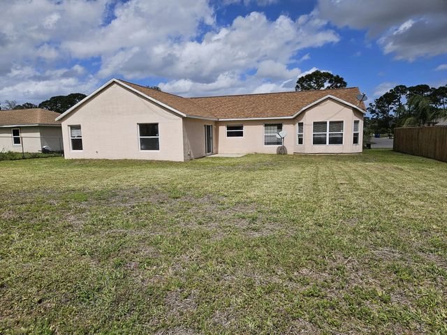 4 of 18 - 570 Ontario Street Nw, Palm Bay, FL