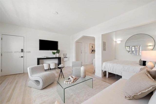 3 of 18 - 750 Espanola Way #8, Miami Beach, FL